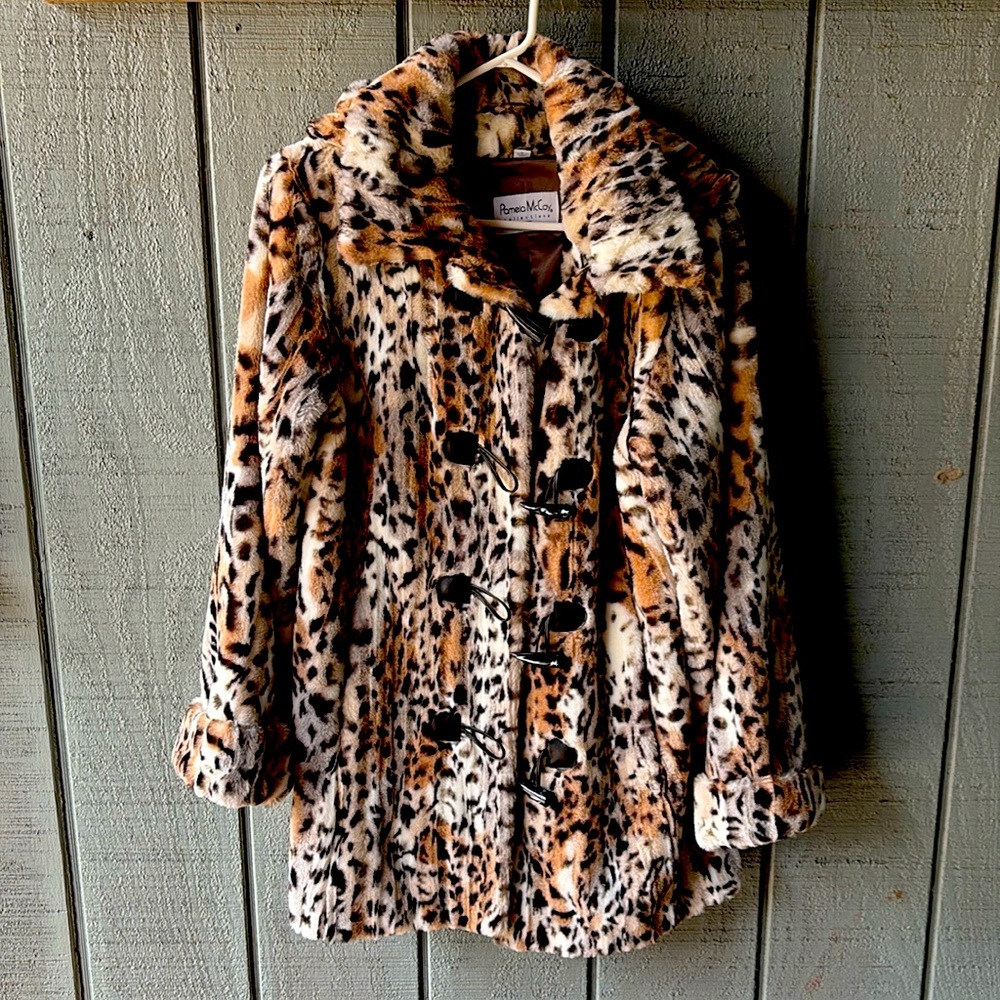 Beautiful cozy leopard print coat. Brand new never worn without tags.